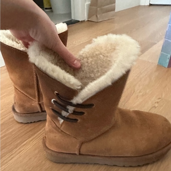 Tan uggs size 8 - Picture 5 of 12